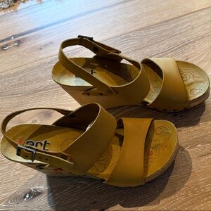 Art Stylish Yellow clogs . Size 38/7 Real leather and wood